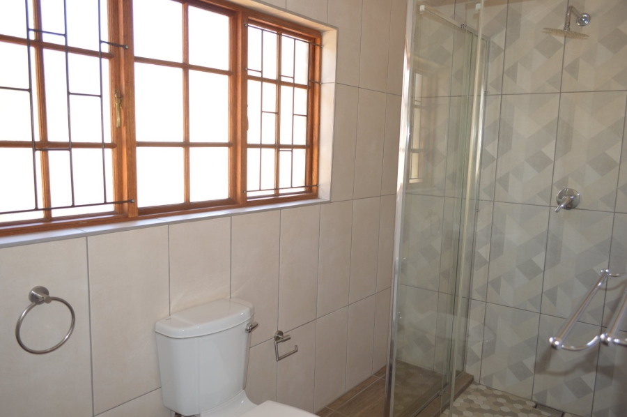 6 Bedroom Property for Sale in Flamwood North West